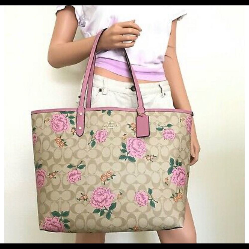 - Coach shoulder tote bag in Prairie Rose pr…